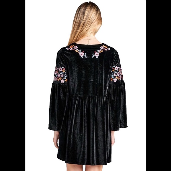 🛑SOLD!!🛑New Velzera Plus Velvet Peasant Tunic - Picture 4 of 4